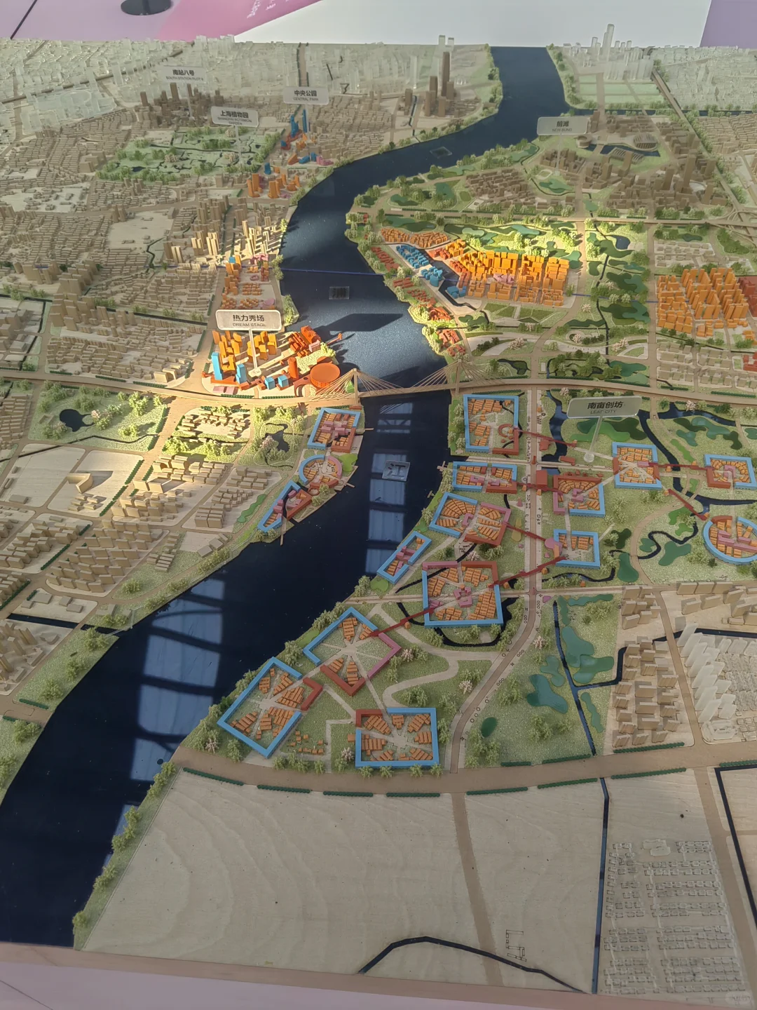 西岸热力秀场和中央公园模型！