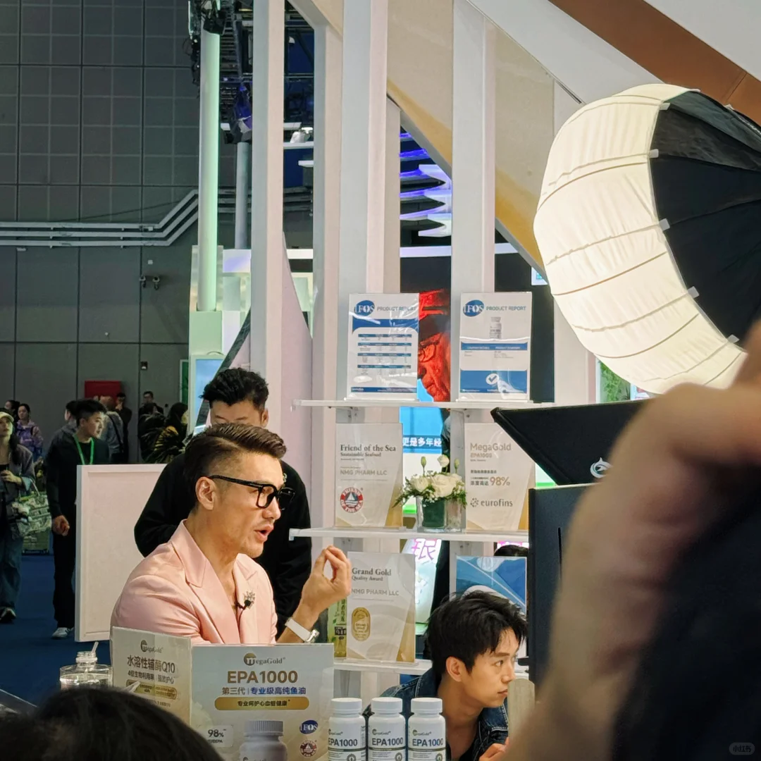 今日文案：看了个展?️