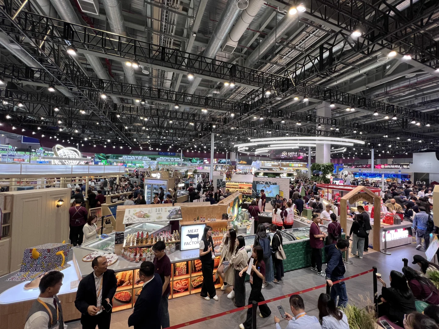 第七届进博会开幕 四叶草再迎“进博时间”