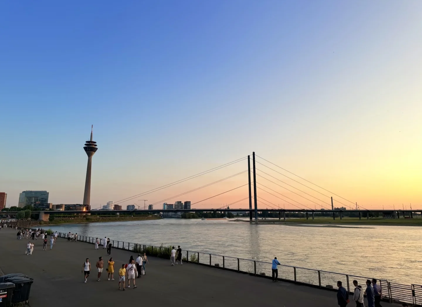 不瞒你说2027年德国的展会都开始预定了