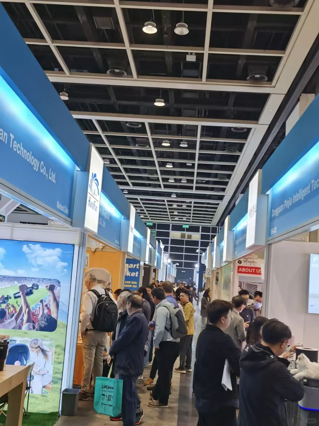 香港贸发局春季电子展开展第1天