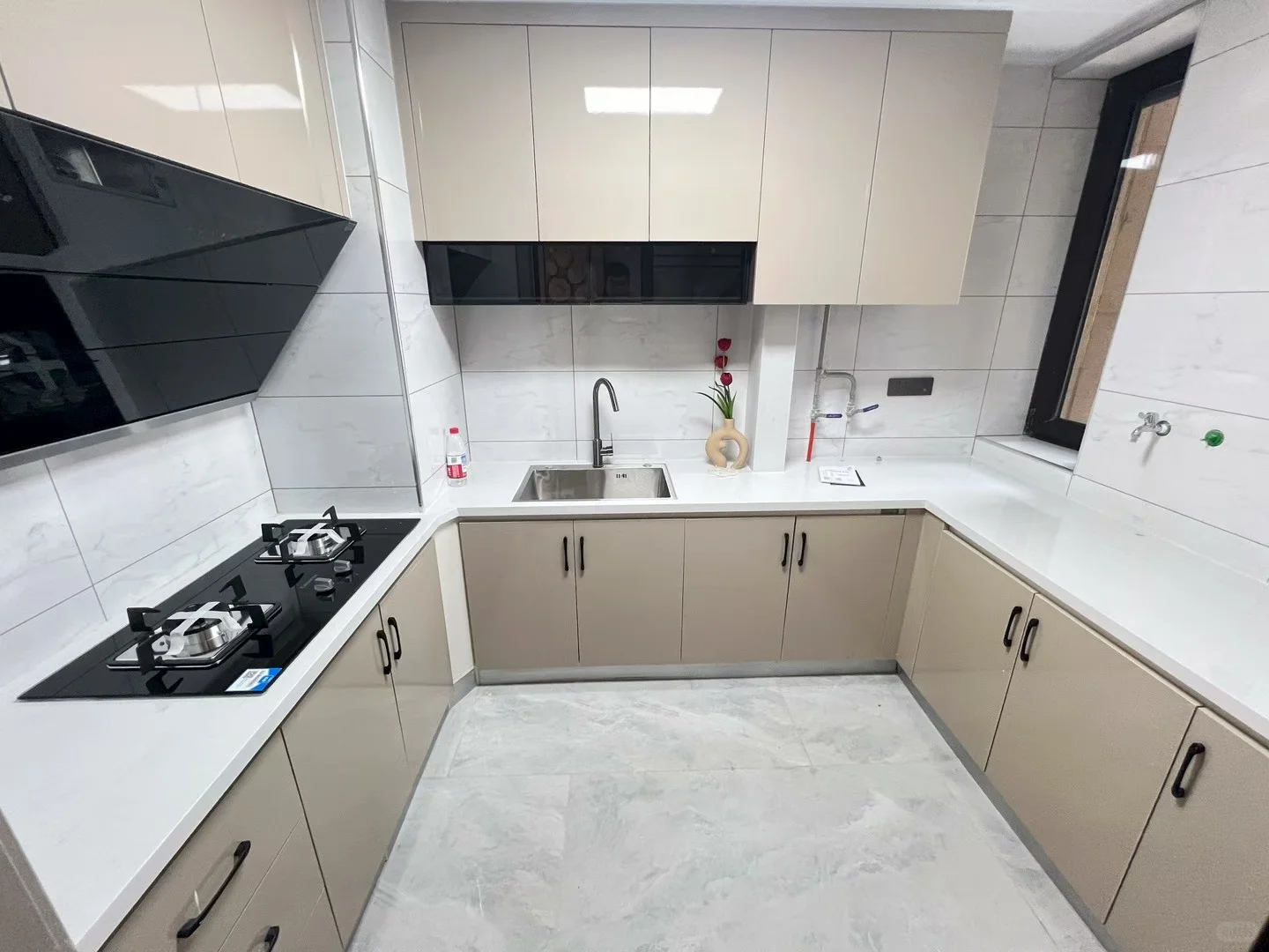 出售红光山会展旁华兵实验1梯1户全屋落地