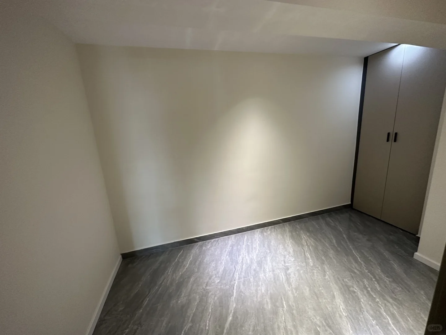 观山湖金融城会展城B区-两室出租-¥1650