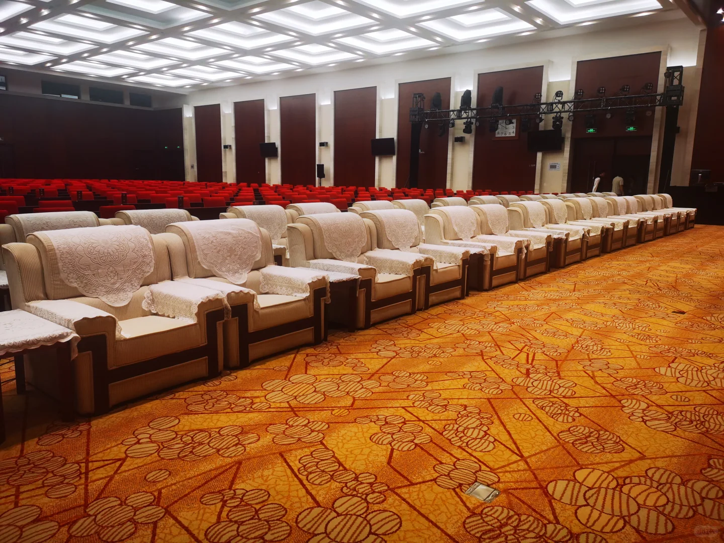 ?️沙发租赁新选择,开启会展座谈新体验