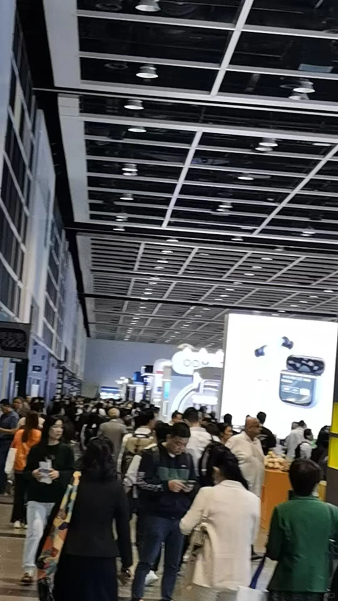 香港贸发局春季电子展开展第1天