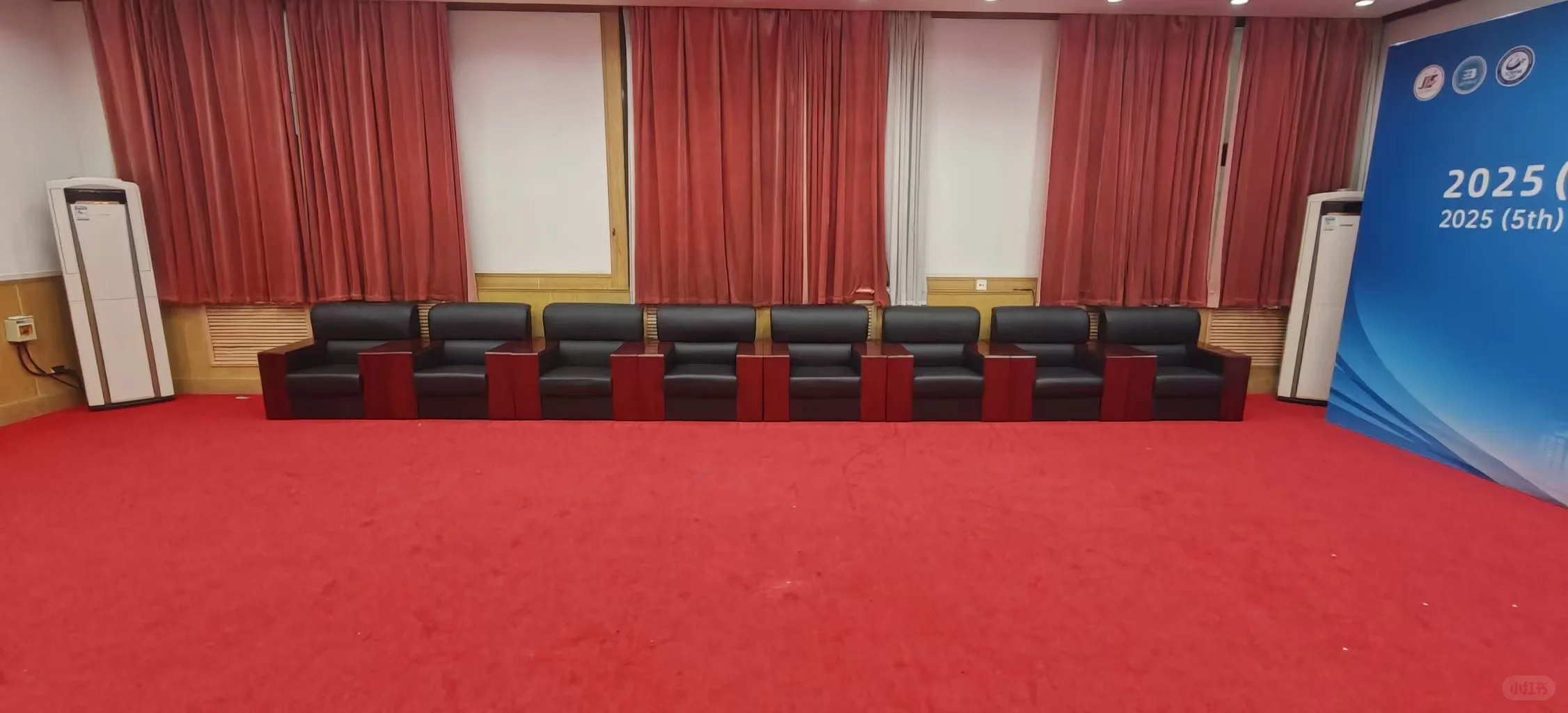 ?️沙发租赁新选择,开启会展座谈新体验