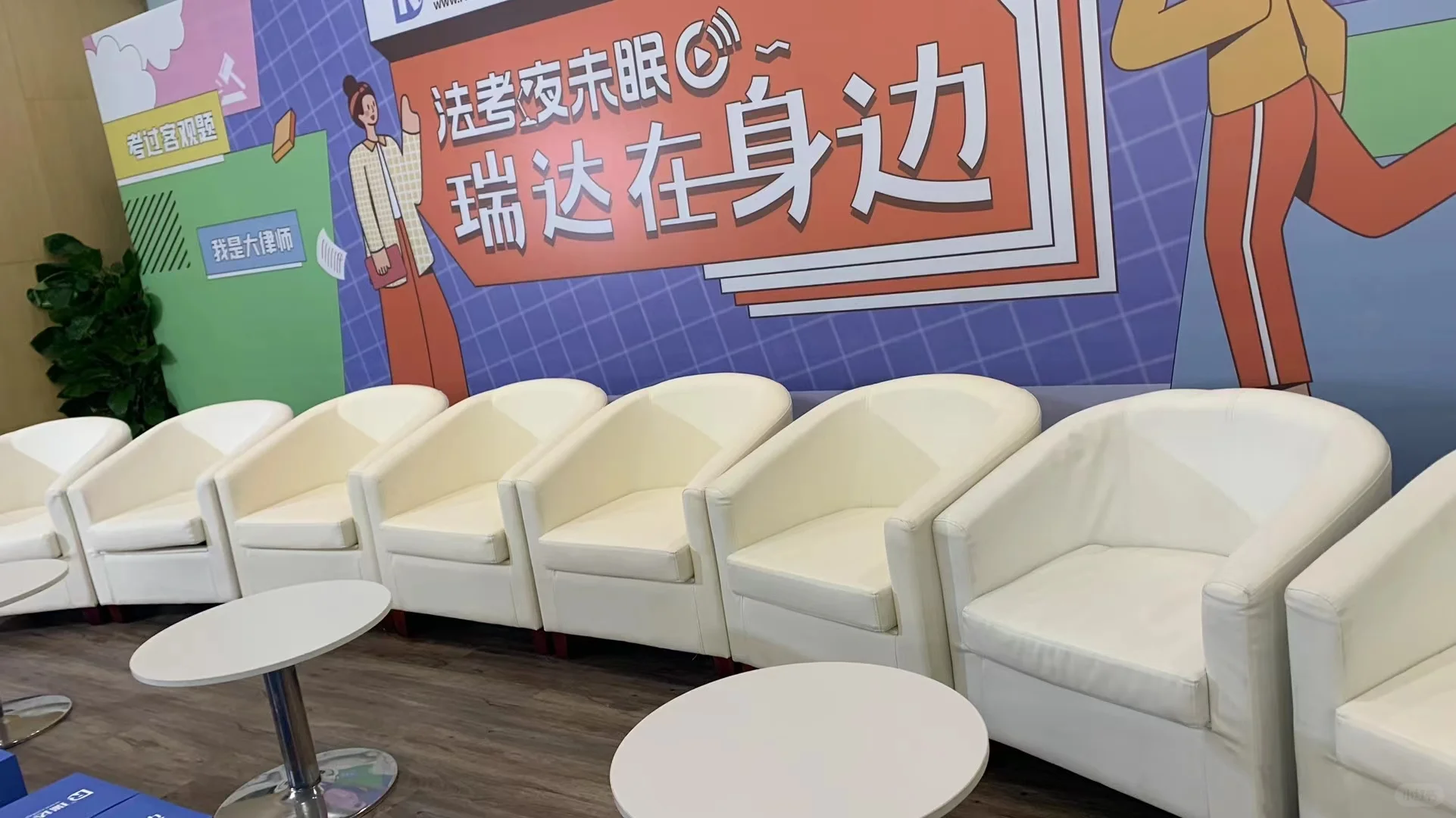 ?️沙发租赁新选择,开启会展座谈新体验