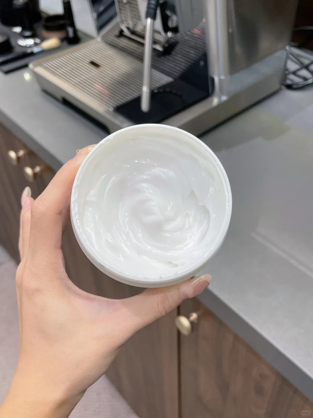 妈,我白成日光灯了。。。。