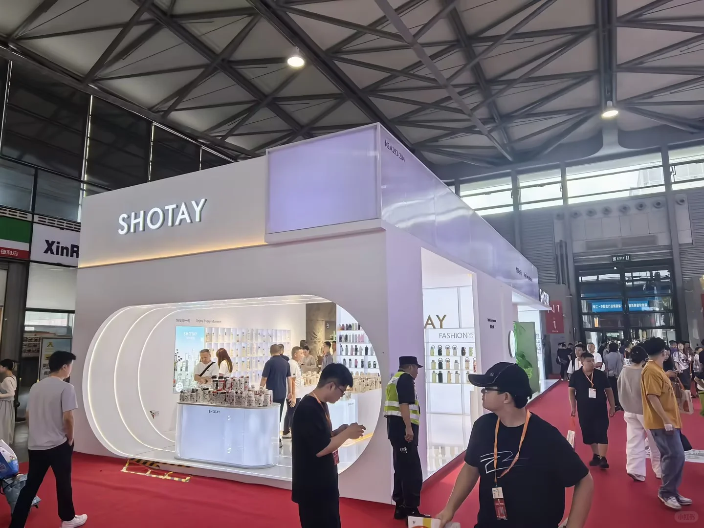 上海百货展今天顺利开展，设计搭建