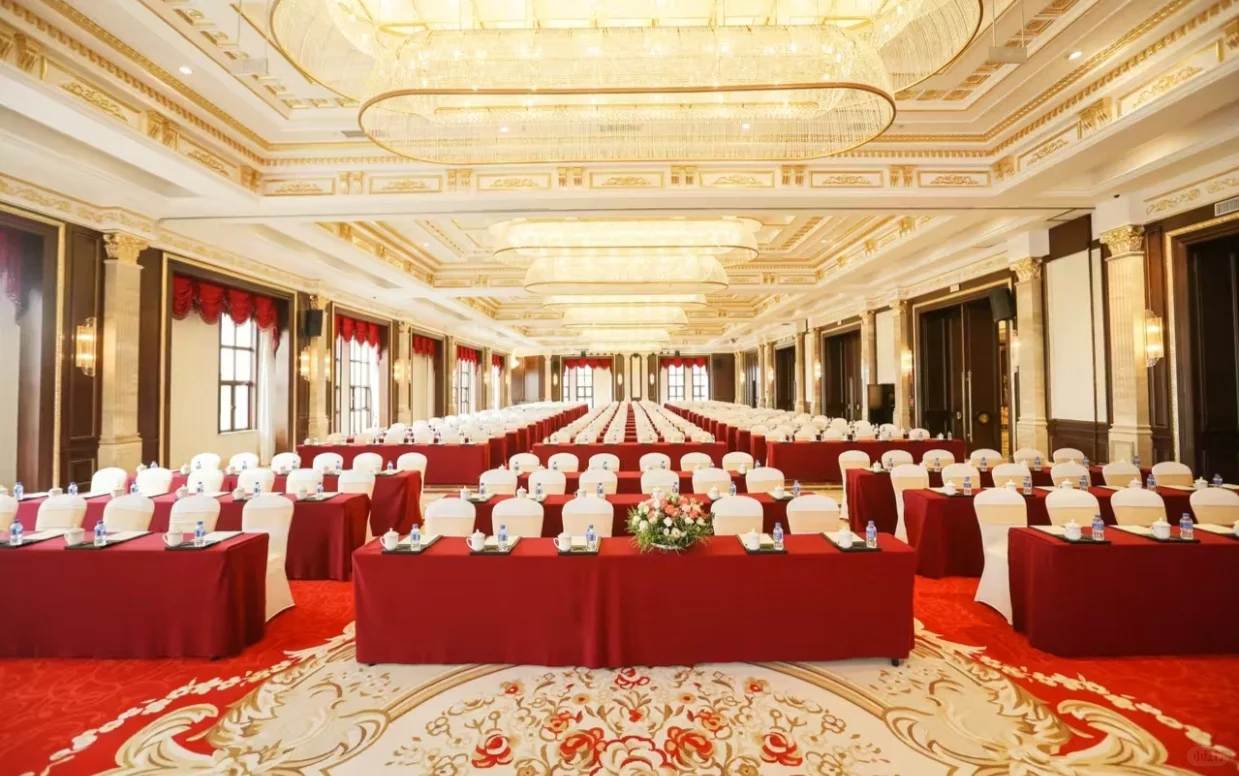 昆明官渡区一千多平大会场很不错！