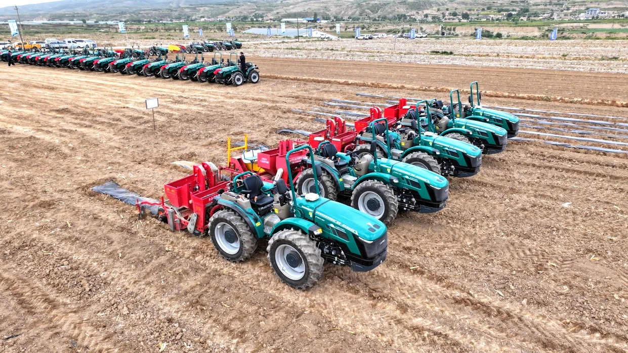 雷沃丘陵山地四轮转向拖拉机斩获一等奖