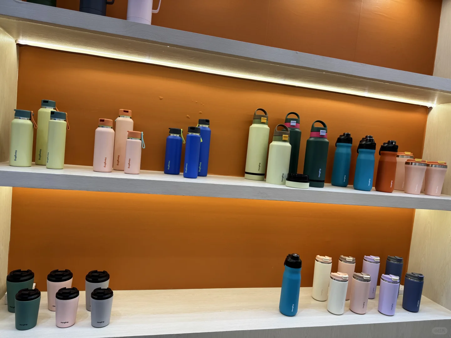 遇到这样的摊位你会进来看看吗？