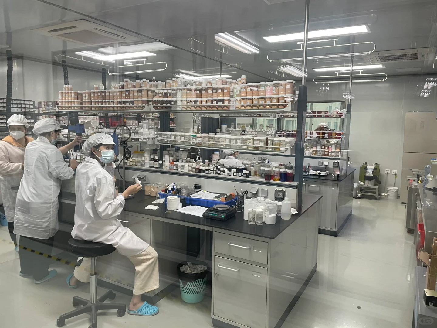 零距离参观彩妆生产车间！