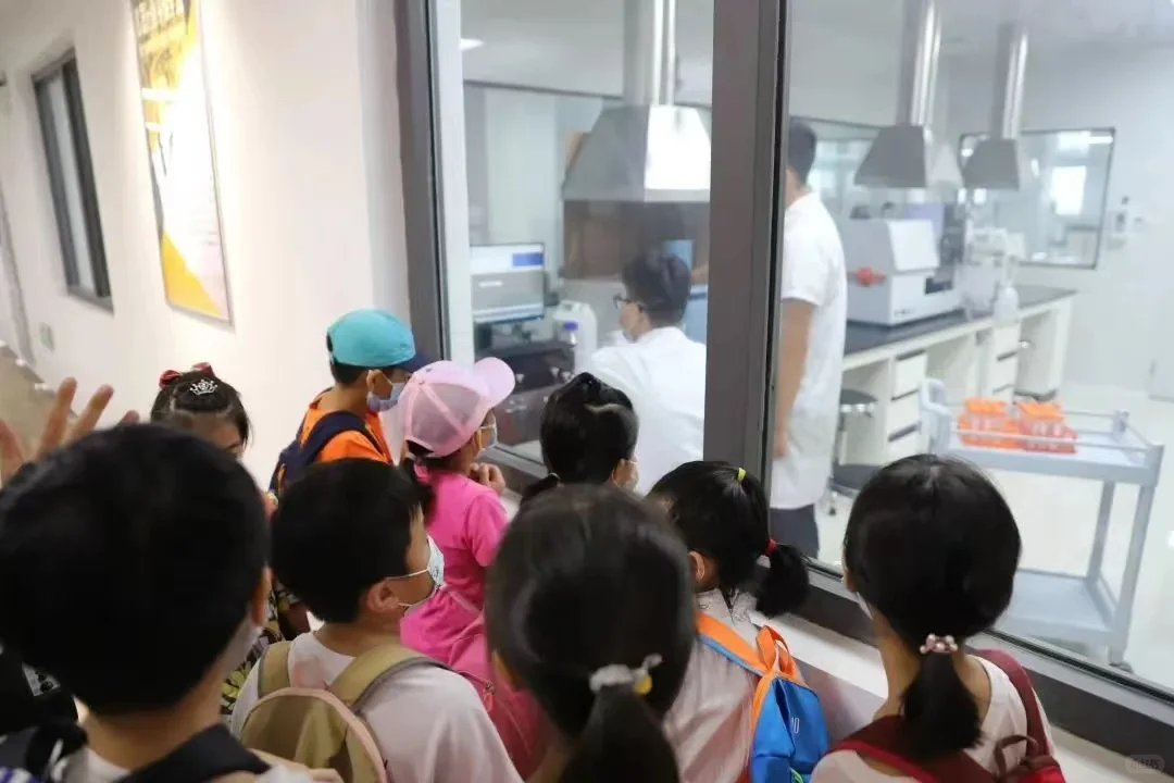 广州遛娃|神兽放电,探秘燕塘牛奶工厂