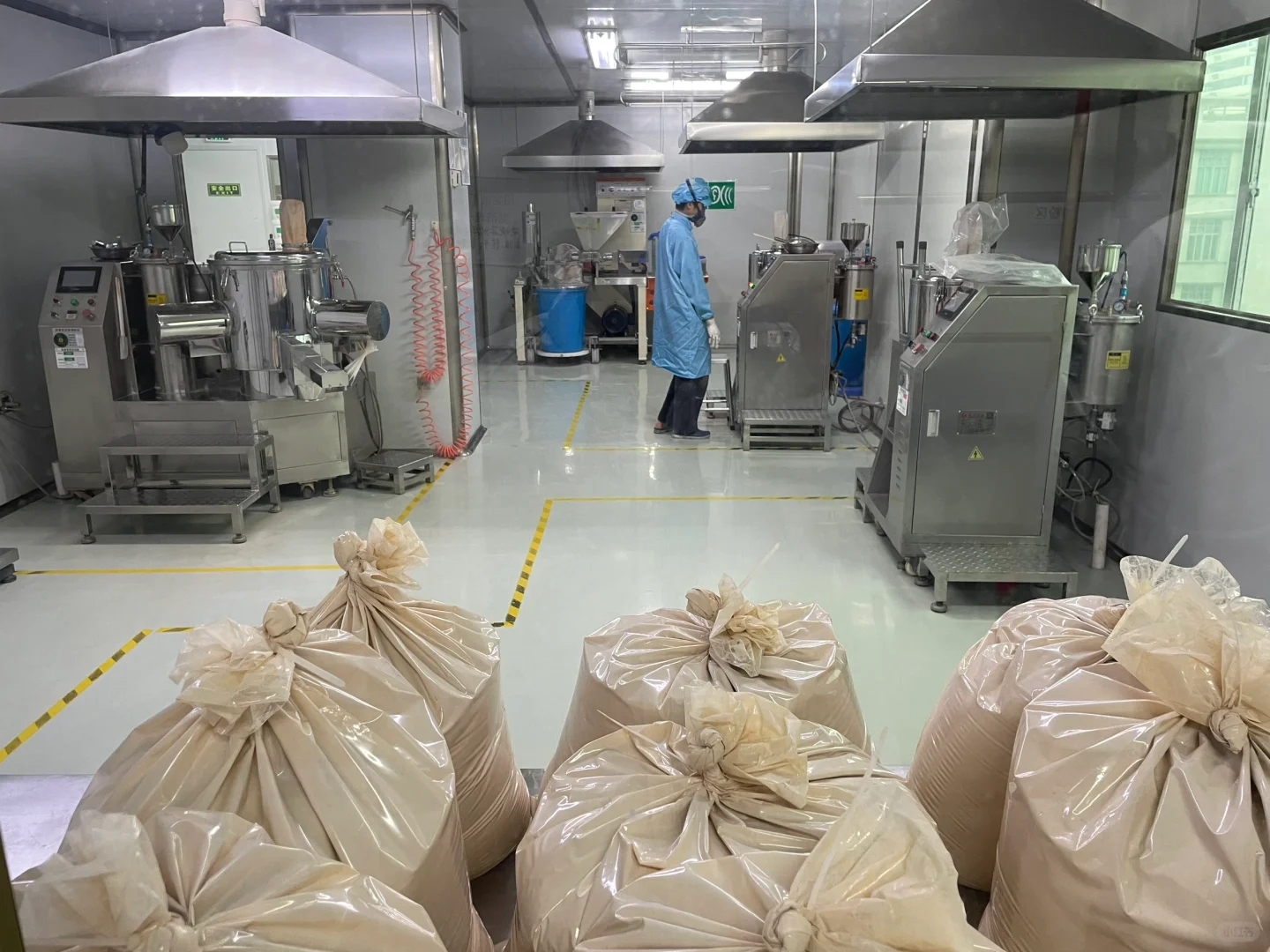 零距离参观彩妆生产车间！