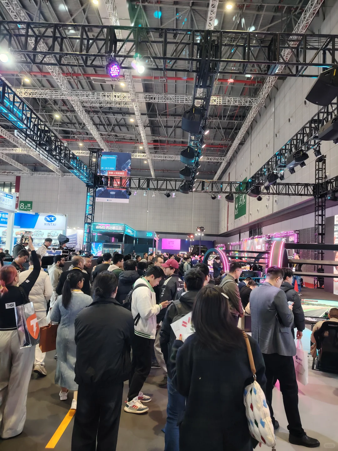 谁懂啊！上海国际汽配展也太旺了吧?