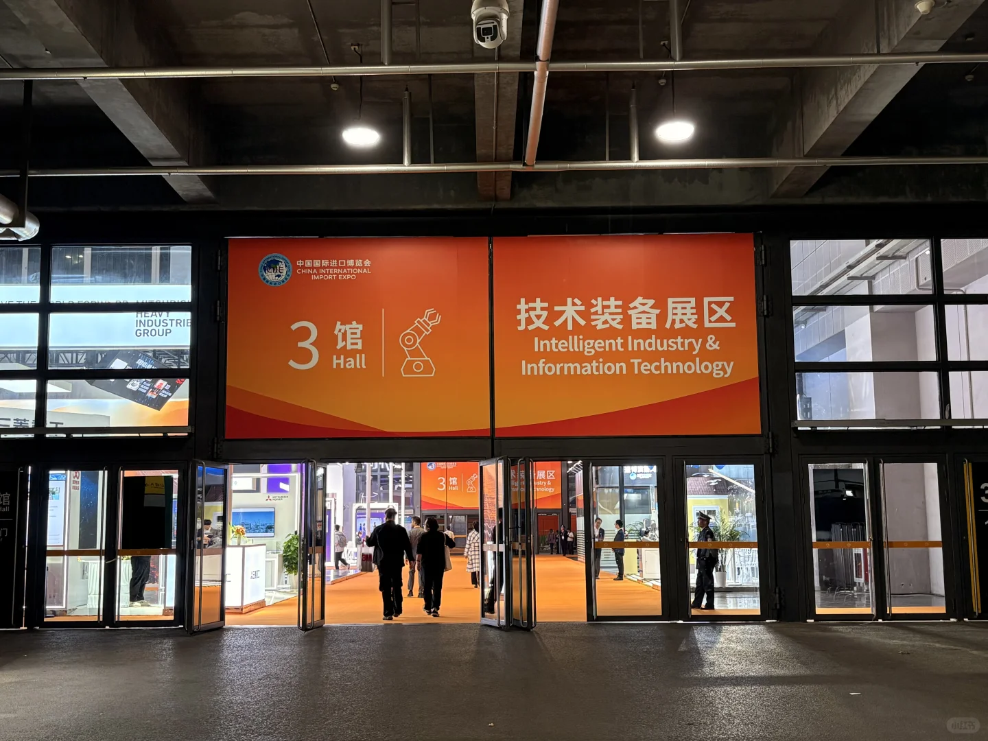 没想到进博会看的最投入的是技术装备展区