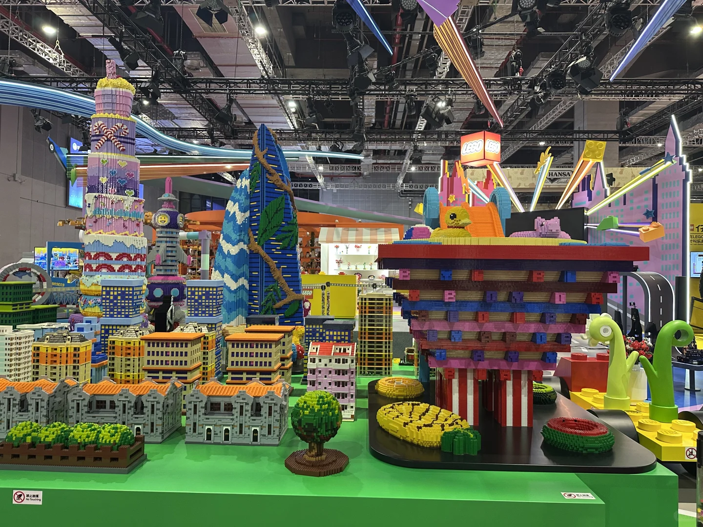 进博会万豪送的挂件和Westin喷雾