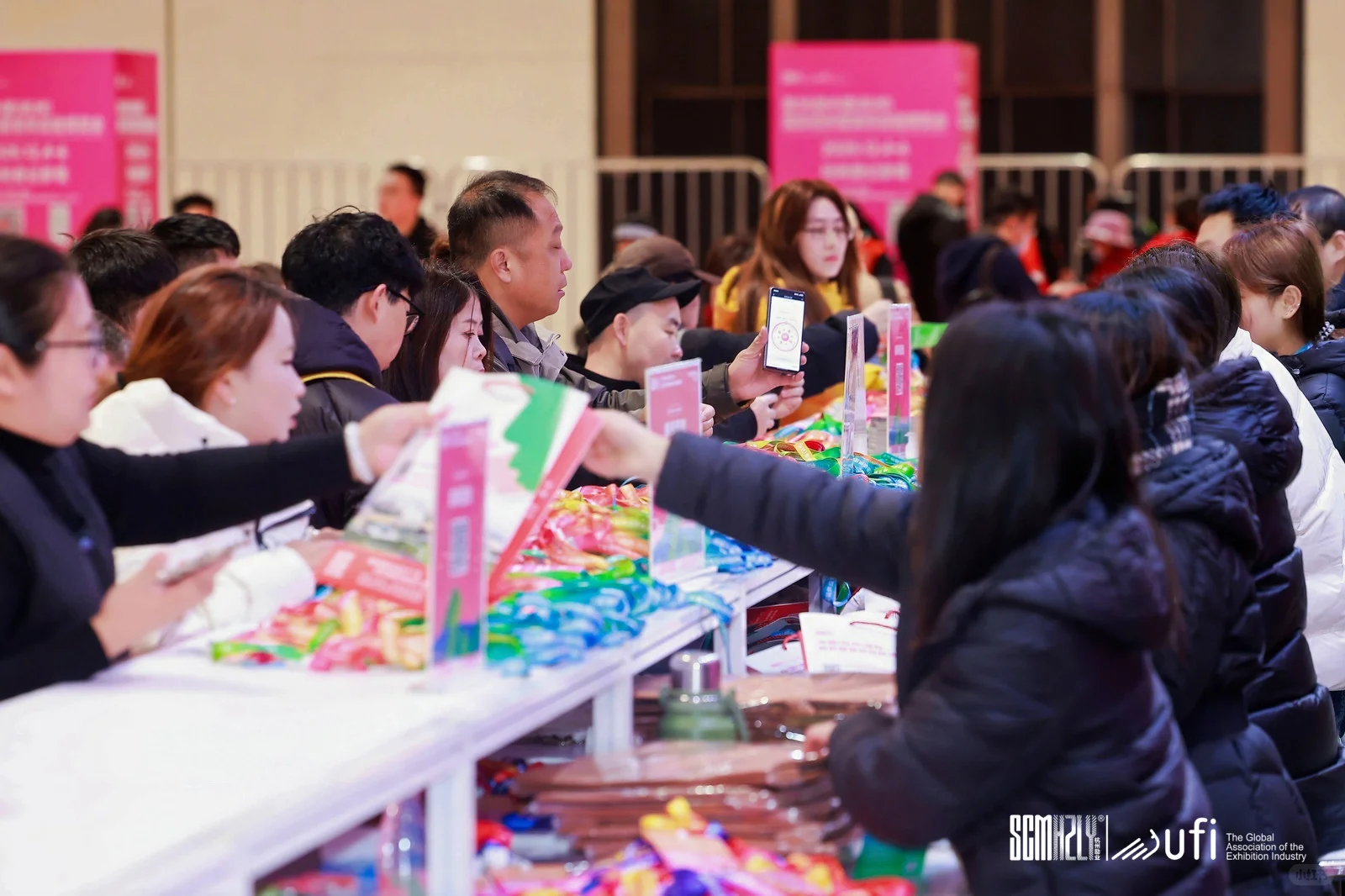 展会第一天！杭州纺织服装展