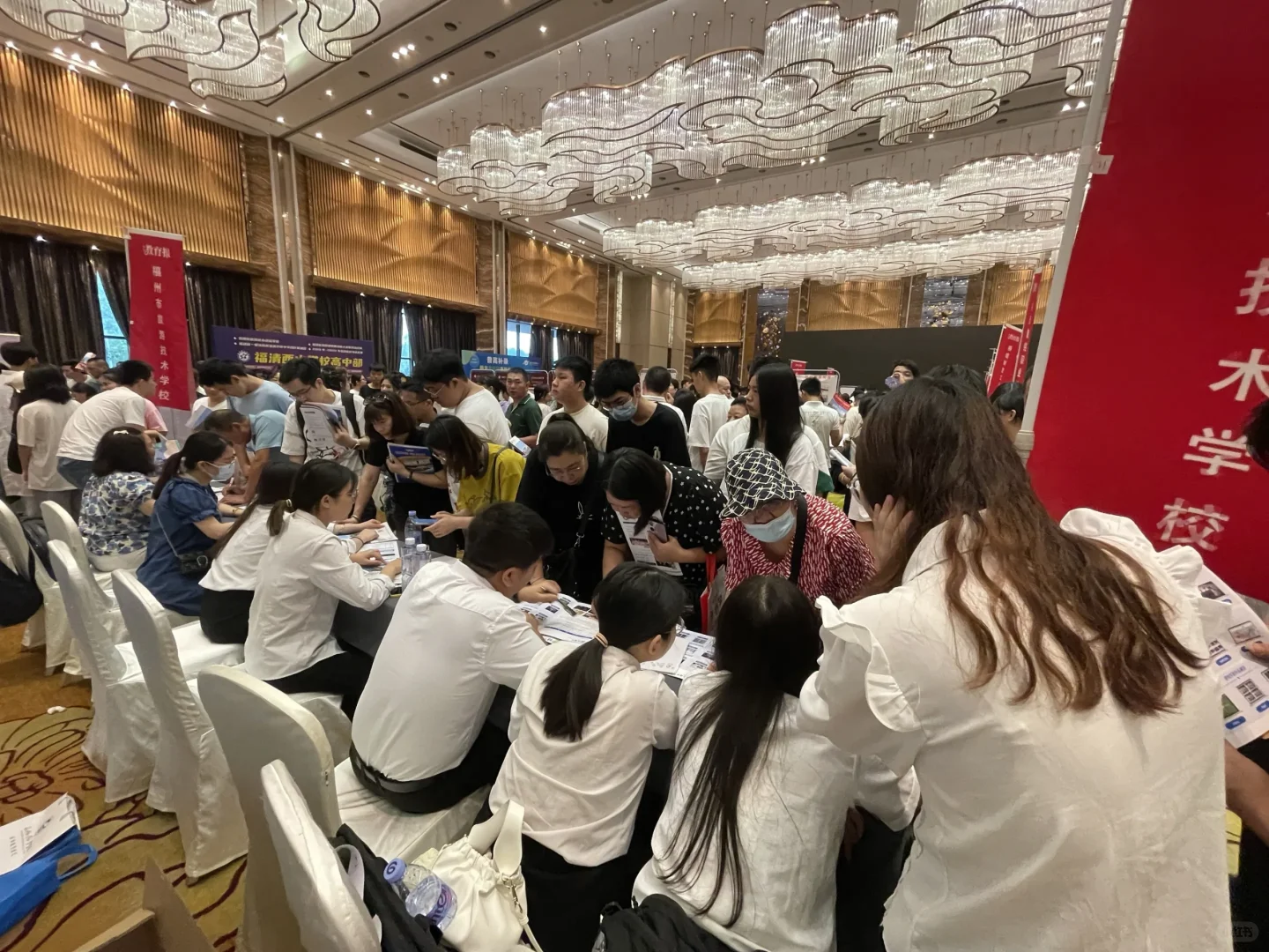 我校参加福州中招供需见面会?招生进行中