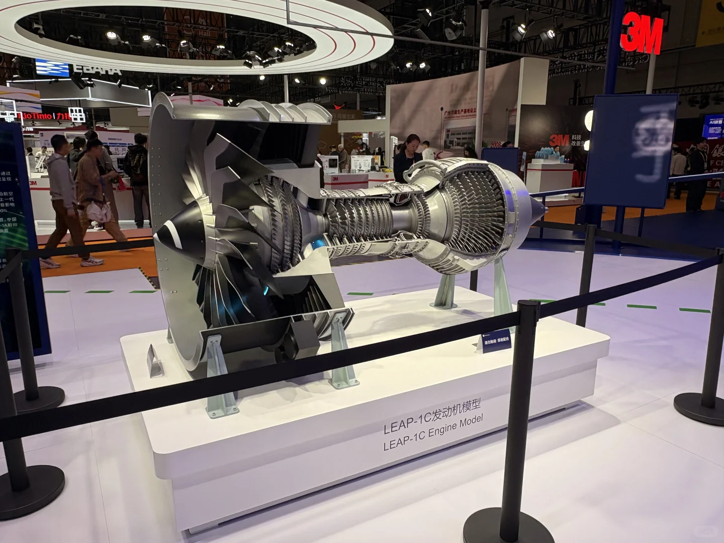 没想到进博会看的最投入的是技术装备展区