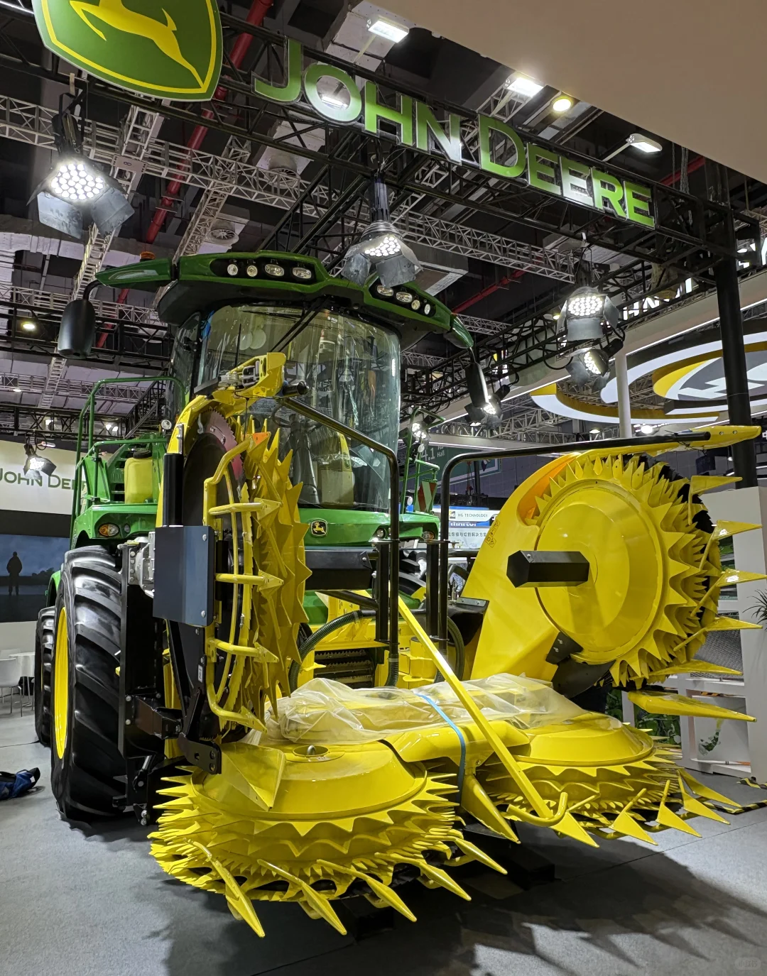 没想到进博会看的最投入的是技术装备展区