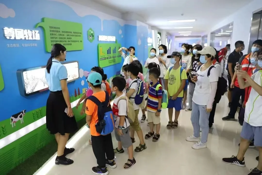 广州遛娃|神兽放电,探秘燕塘牛奶工厂