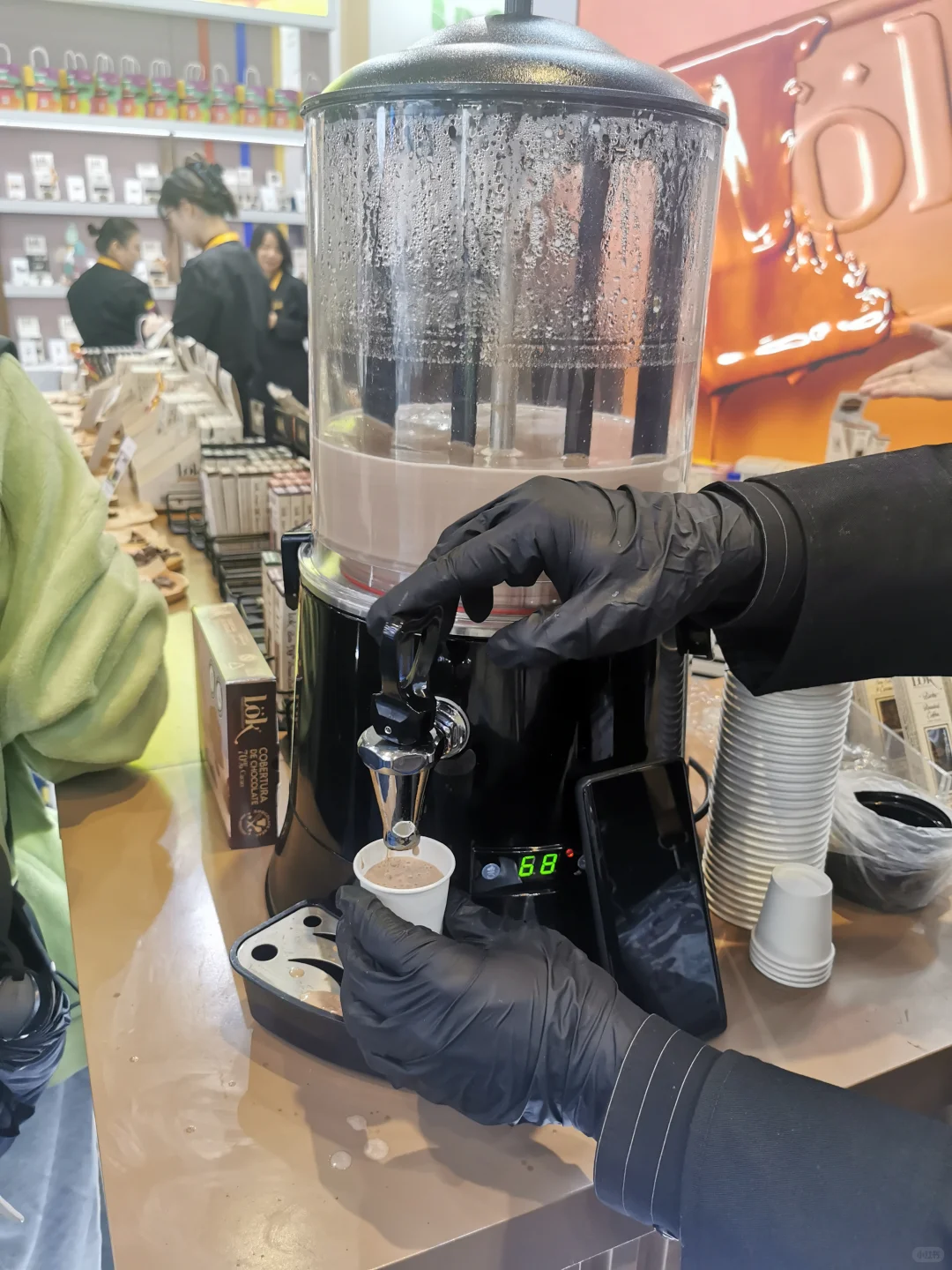 好累啊，进博会走2万步路，巧克力吃到撑