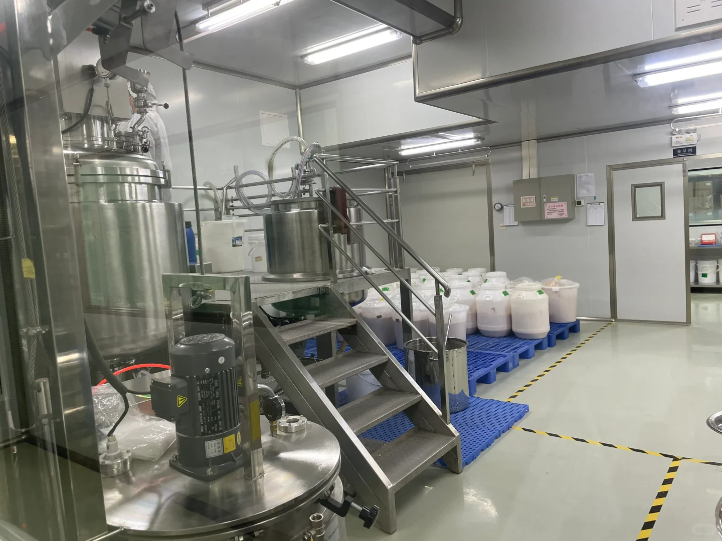 零距离参观彩妆生产车间！