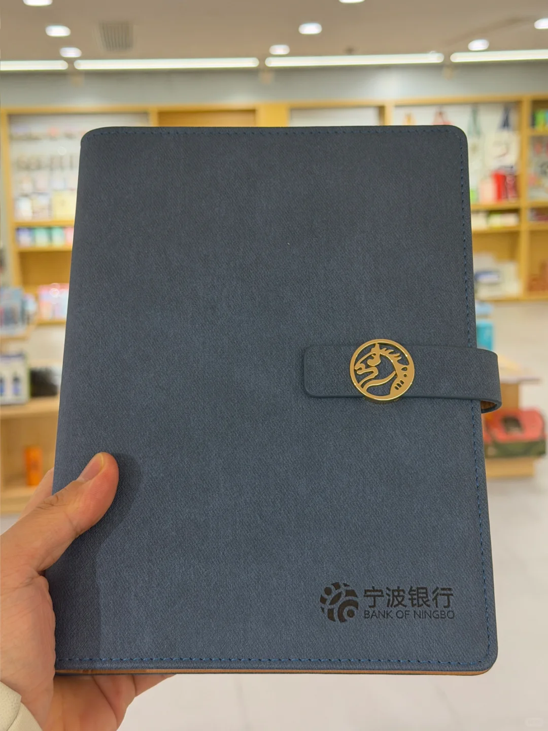 请大数据推给需要年底定制笔记本的客户?