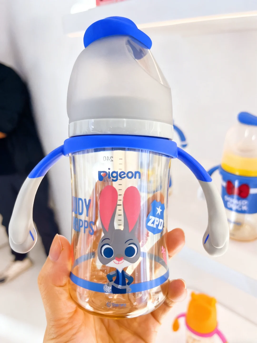 好萌！在进博会看到贝亲疯狂动物城奶瓶啦！