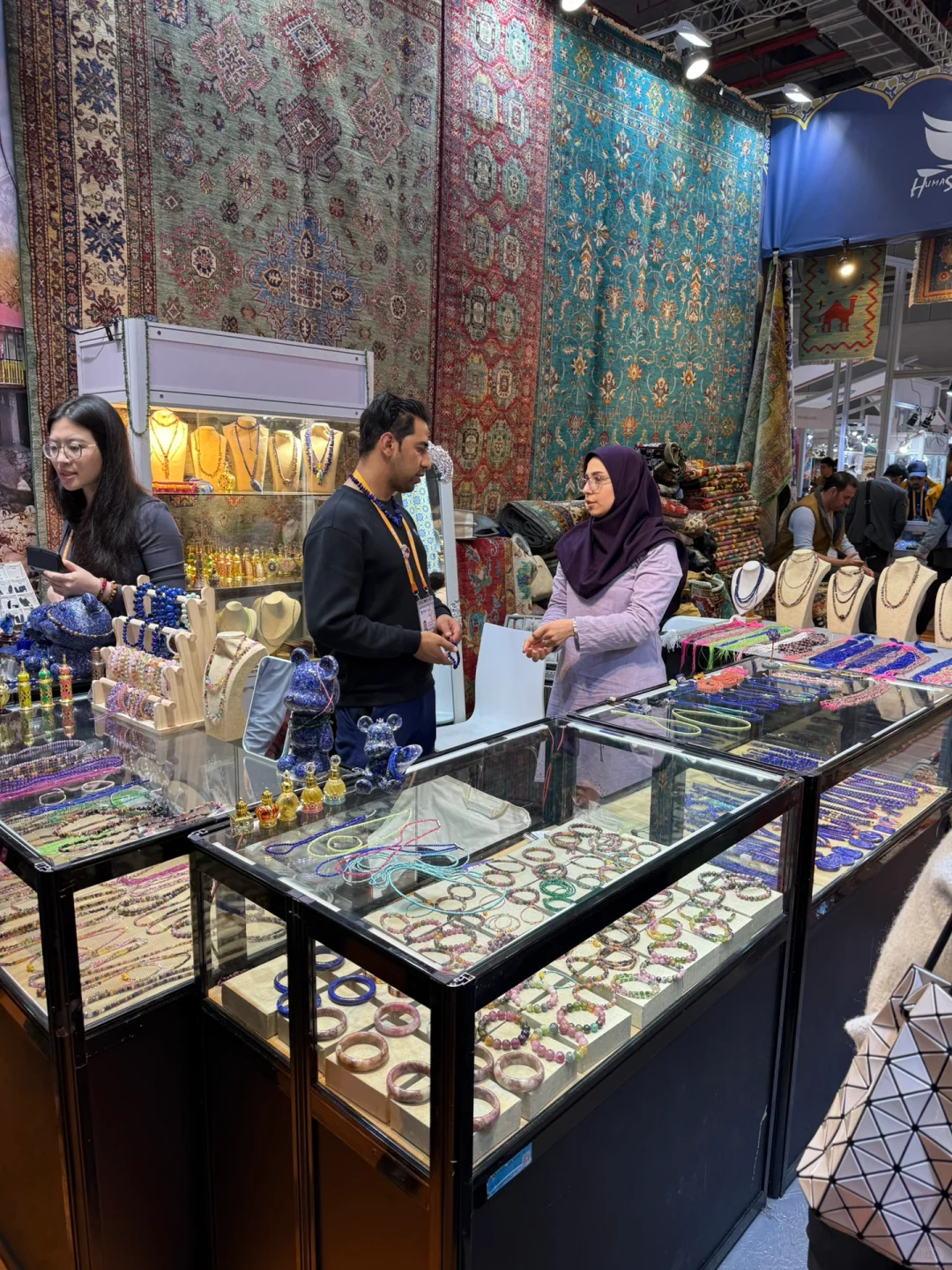 18张live图感受进博会｜逛吃逛喝到处排长队