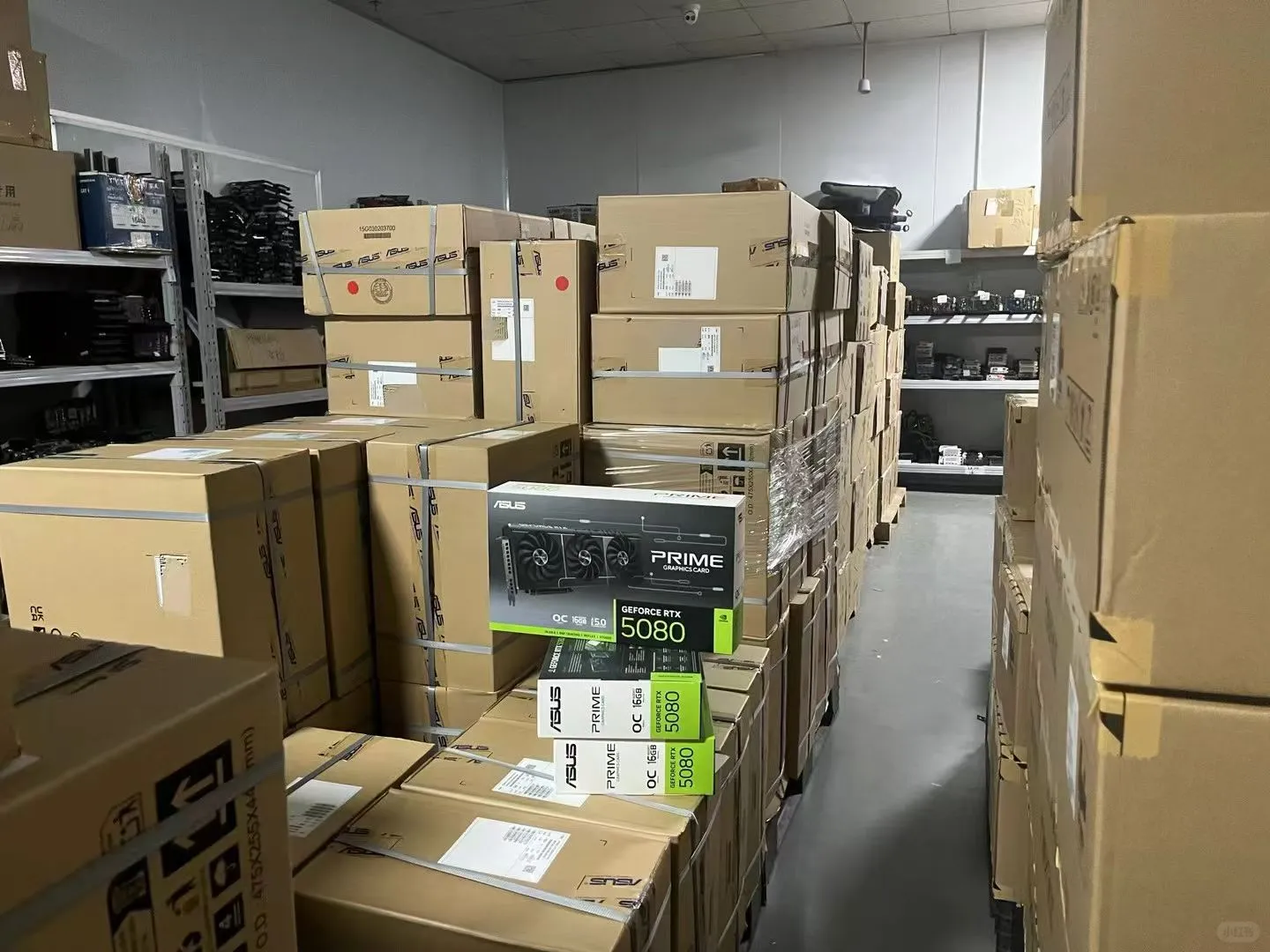 逛仓库，发现了一堆好东西～显卡来了