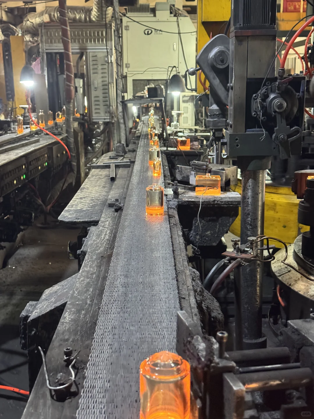 香水瓶、香薰瓶、霜膏等玻璃瓶源头工厂