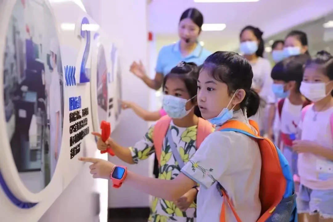 广州遛娃|神兽放电,探秘燕塘牛奶工厂