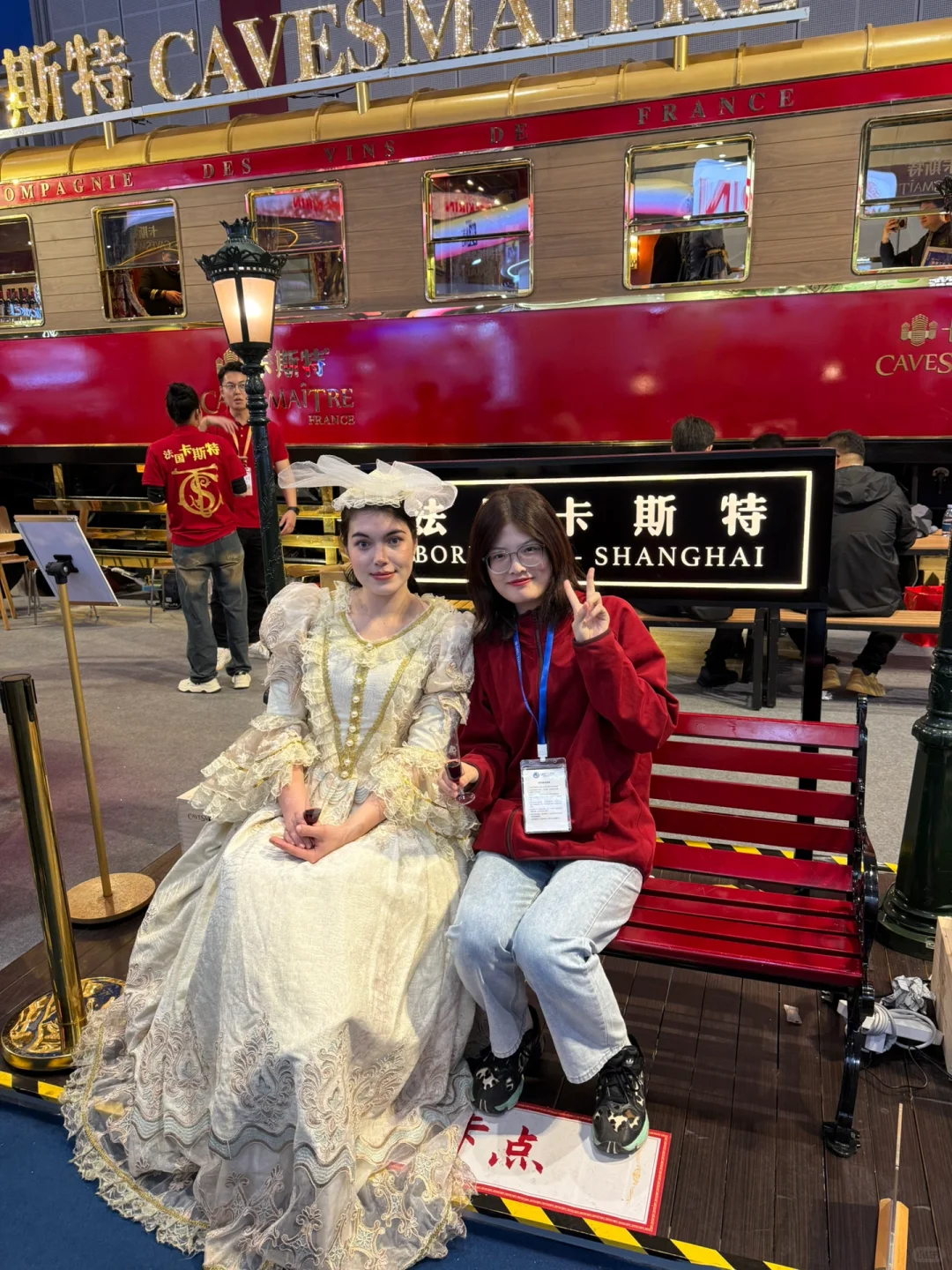 18张live图感受进博会｜逛吃逛喝到处排长队