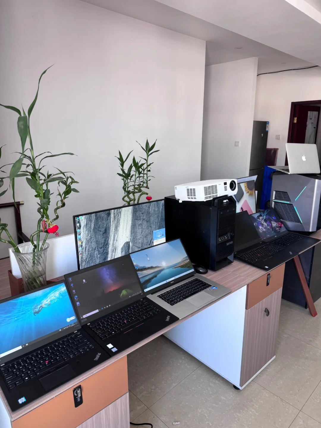 许村公司解散。办公设备都带不走。同城可来看