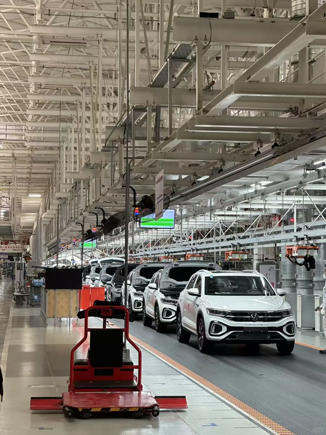 今日让我们看看一汽大众佛山工厂的流水线～