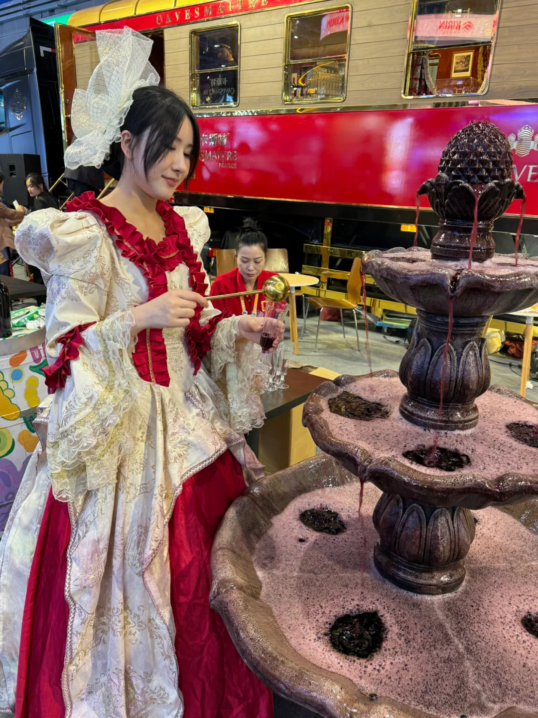 18张live图感受进博会｜逛吃逛喝到处排长队