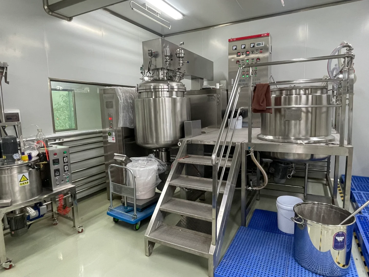 零距离参观彩妆生产车间！