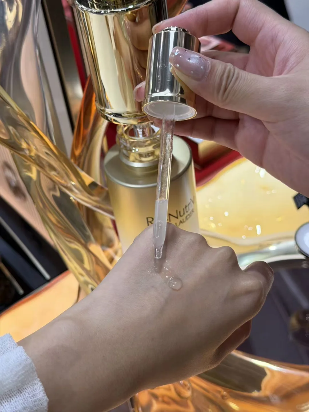 雅诗兰黛在进博会搞大事情！逆龄油中国首发！