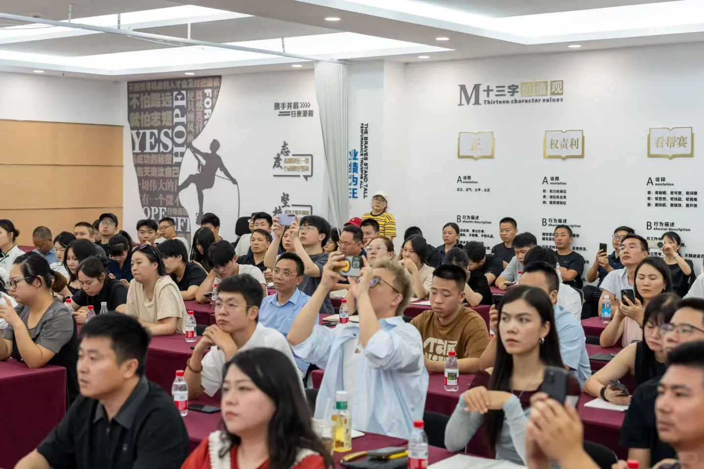 ? 行业盛会：知识与灵感的碰撞 ?