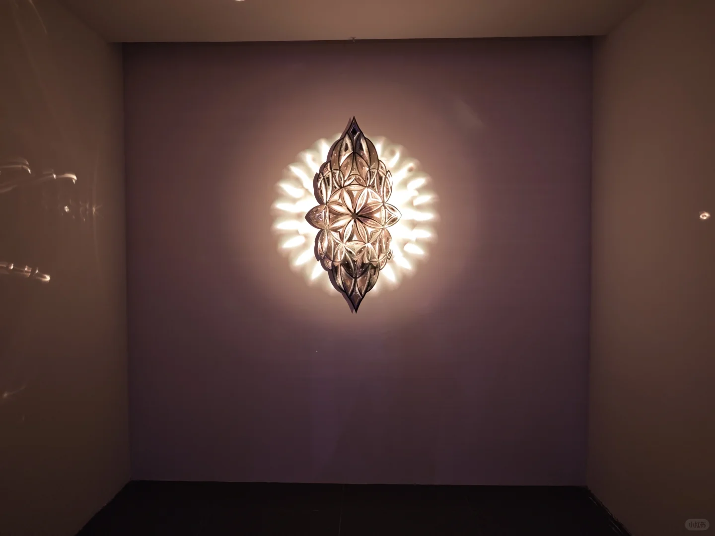 用光和金属做一场沉浸式展览✨