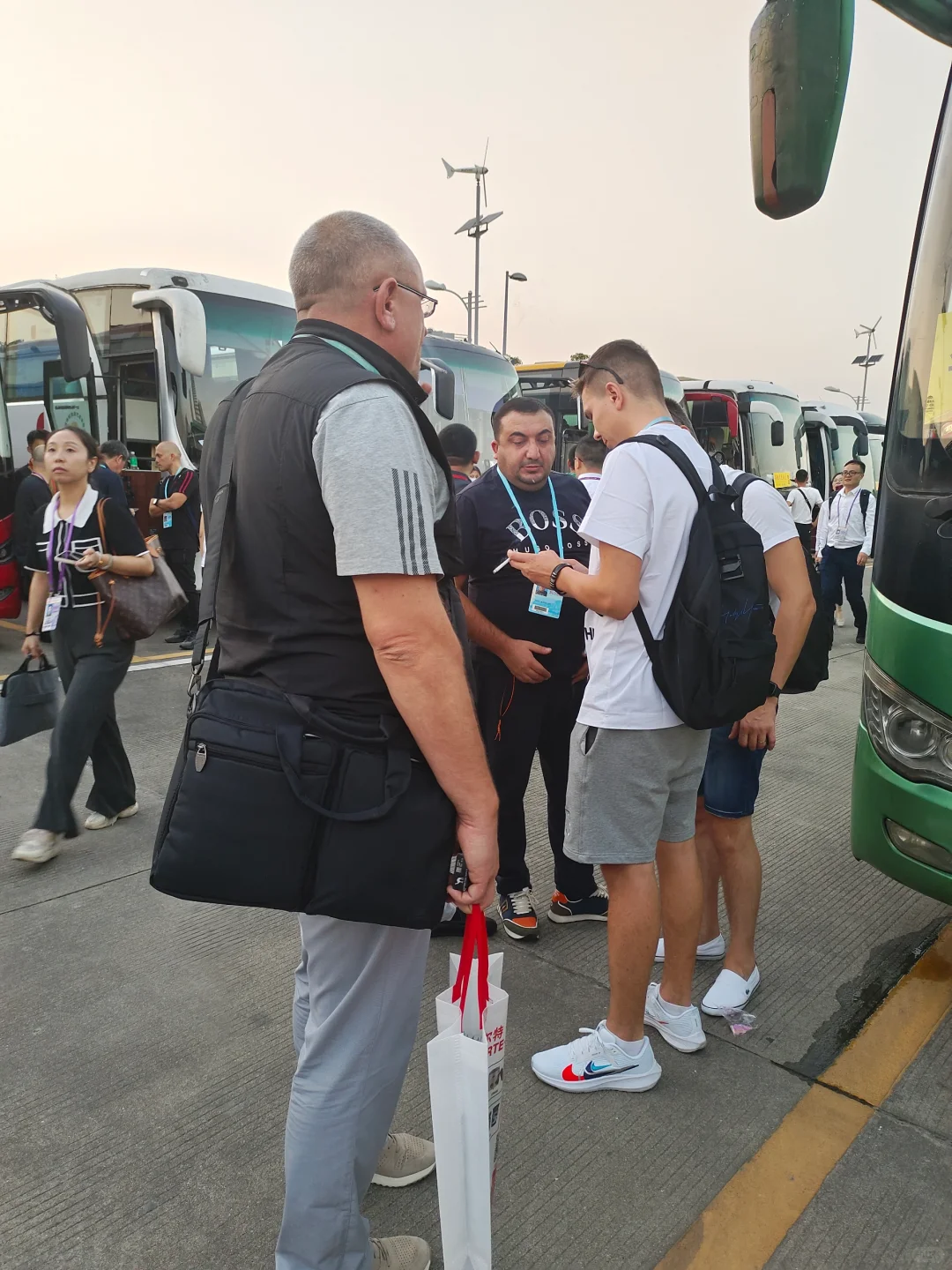 广交会第一天结束了，各位小伙伴们辛苦了