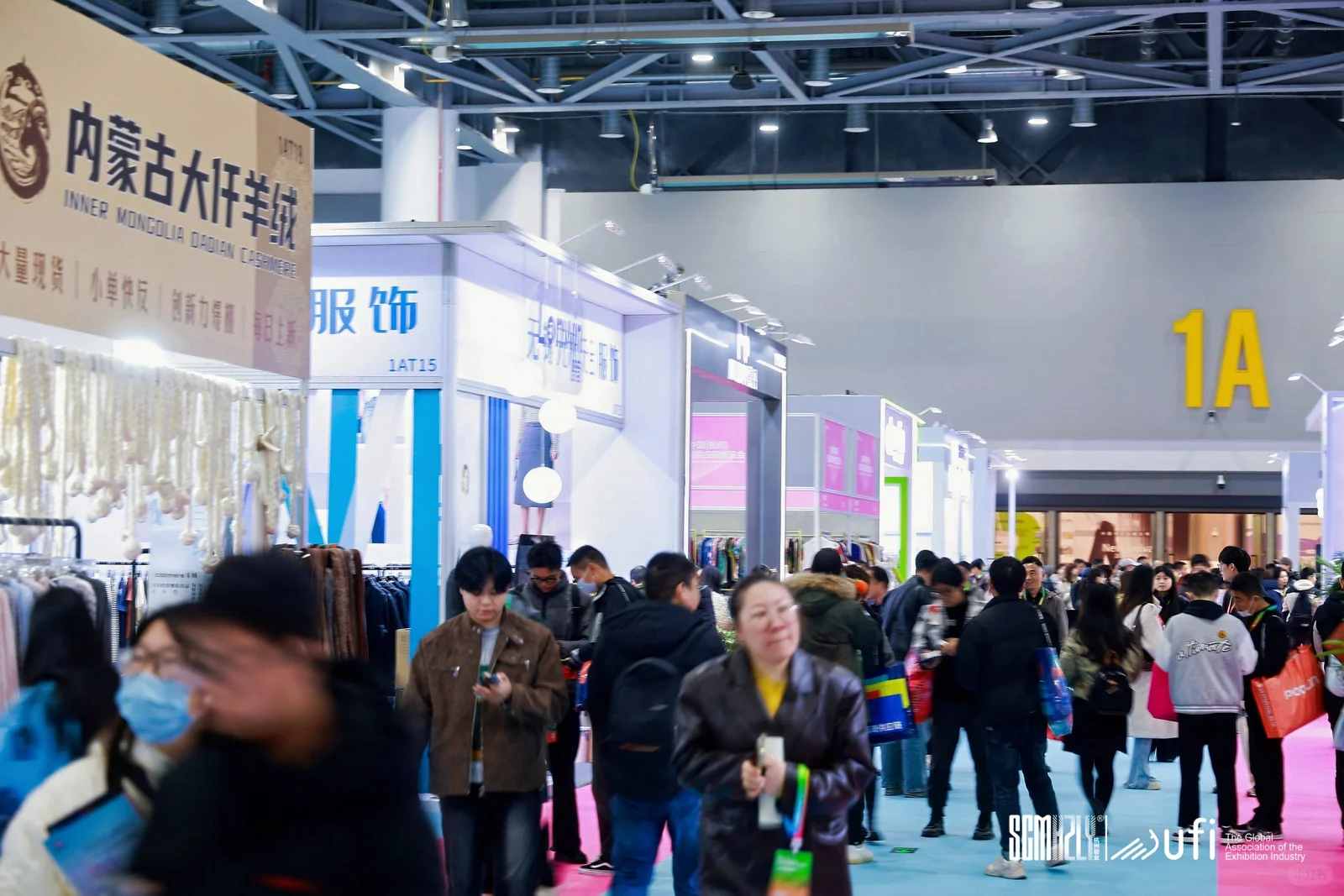 展会第一天！杭州纺织服装展