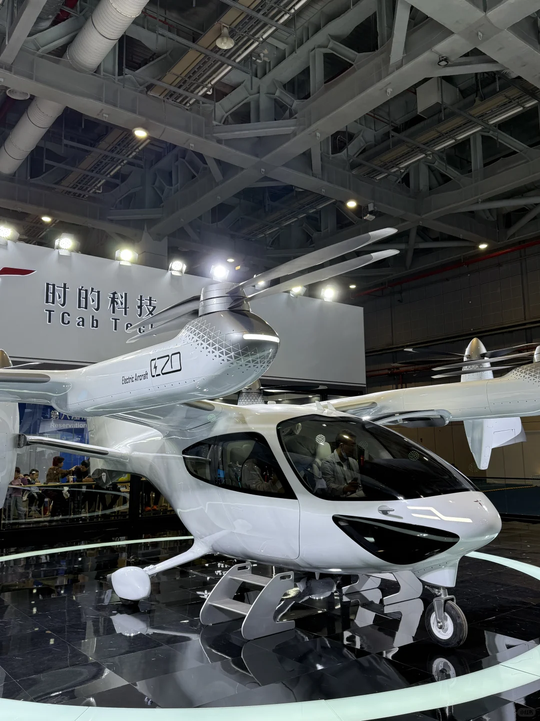 18张live图感受进博会｜逛吃逛喝到处排长队