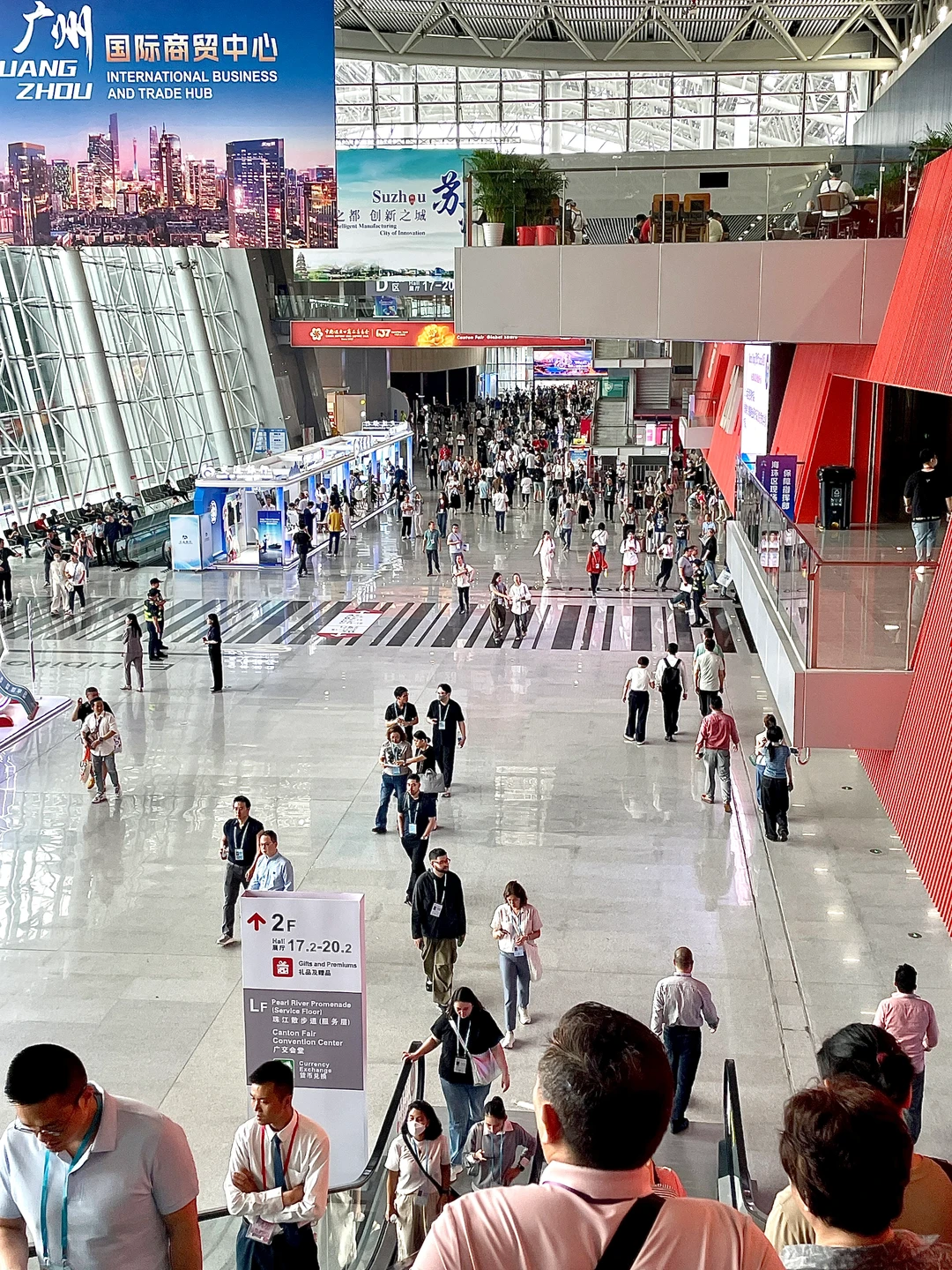 广交会第一天?人人从从众众