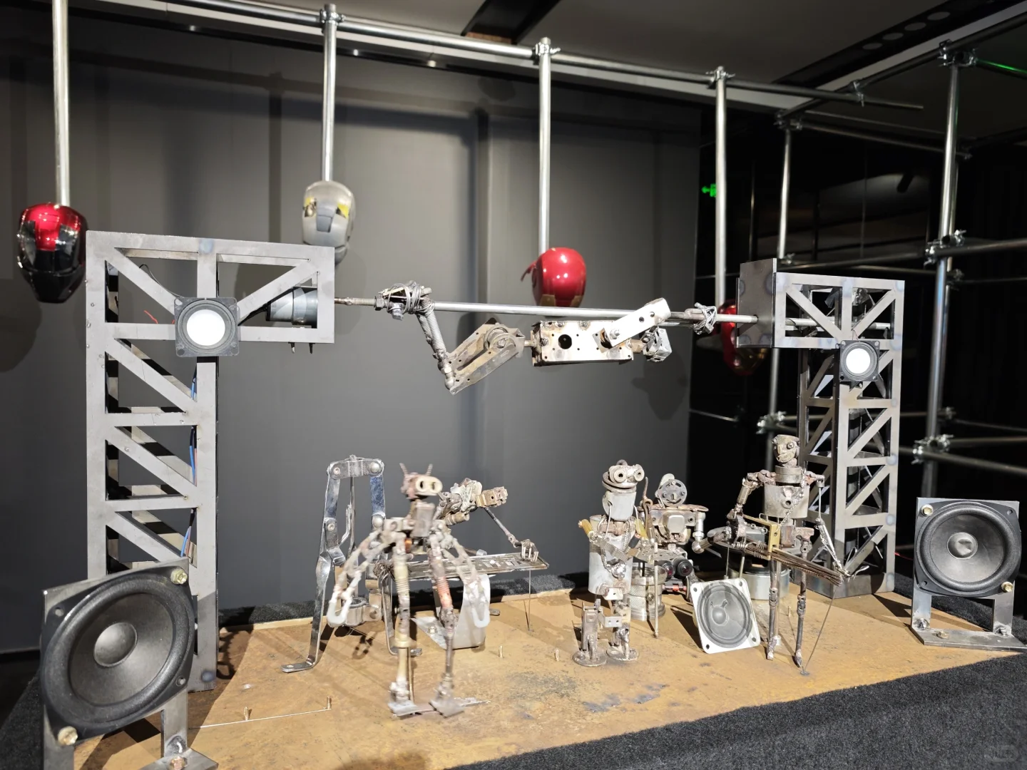 用光和金属做一场沉浸式展览✨