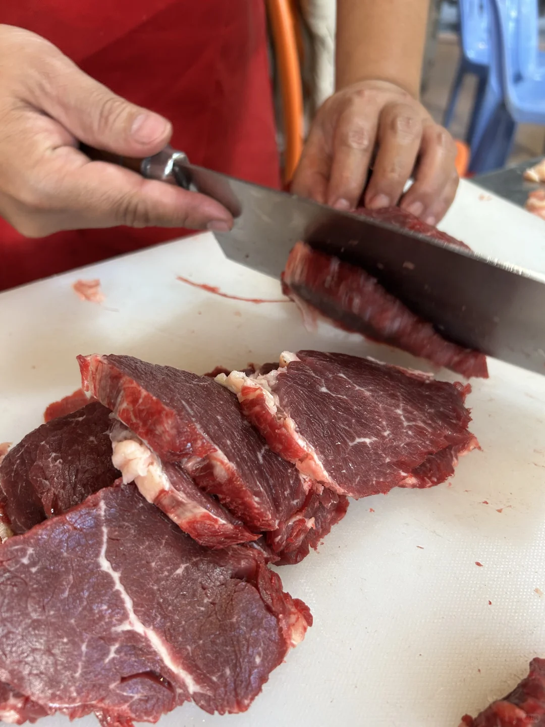潮州市场一个牛肉档口 每天制作原切牛排