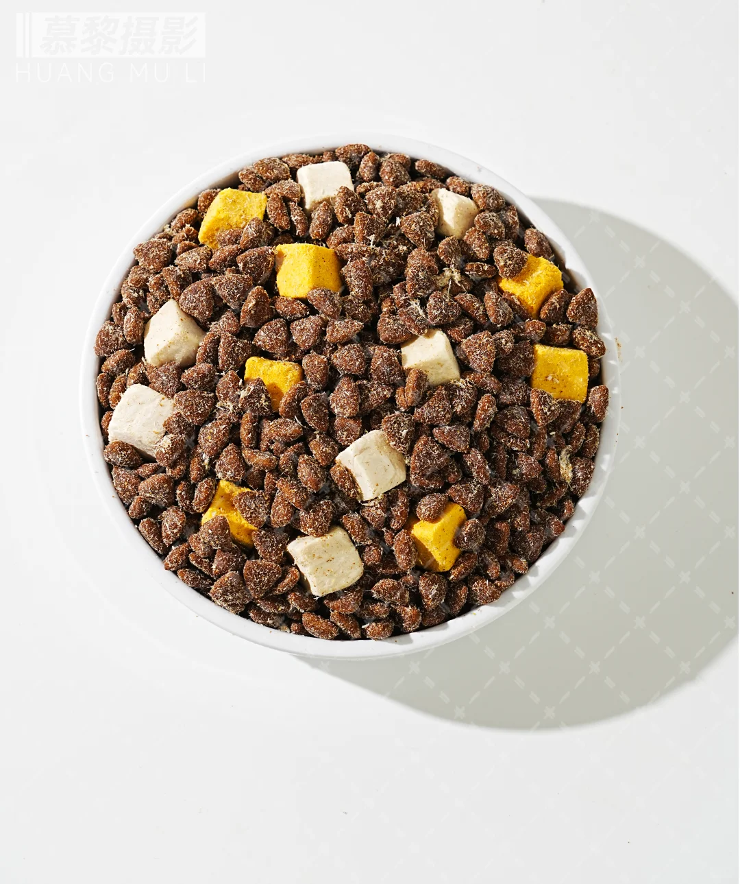 猫粮狗粮冻干颗粒白底图拍摄节选